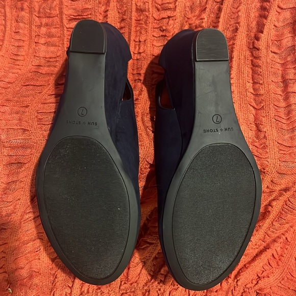 New Ankle Strap Wedges - Picture 3 of 3